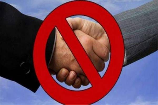 خبير بمكافحة كورونا يتوقع انتهاء المصافحة بالأيدي إلى الأبد