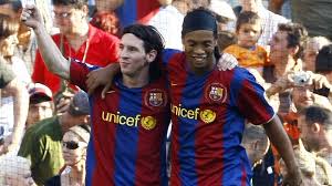 ميسي يكذب أخبار مساعدته لرونالدينيو وانتقاله إلى إنتر ميلان