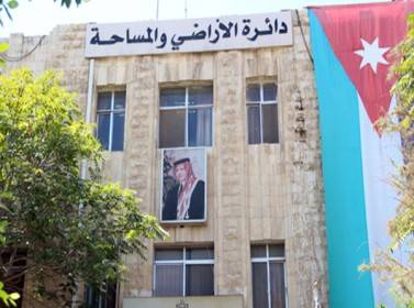 الاراضي : اتفاقيات البيع والحجج خارج الدائرة باطلة قانونيا