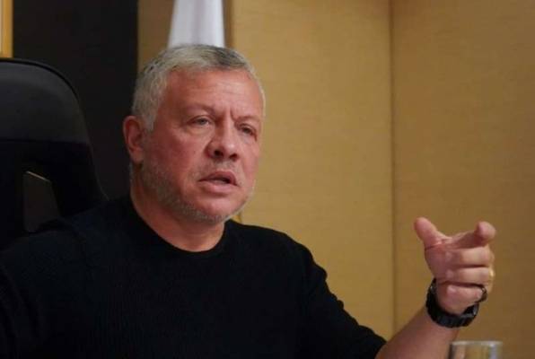 الملك يدعو الحكومة إلى مساعدة المصدرين على الايفاء بالتزاماتهم الخارجية