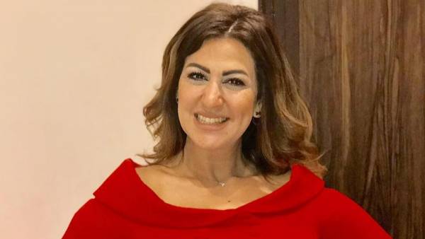 كحة على الهواء تتسبب في إيقاف مذيعة بالتلفزيون المصري