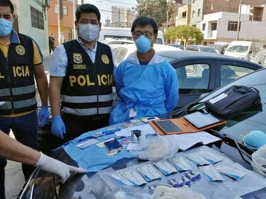 توقيف صيني سرق اختبارات كورونا من وزارة الصحة البيروفية