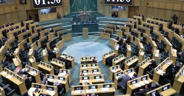 تخفيض مخصصات النواب 30 .. والطراونة: الوطن يحتاج تكاتفًا