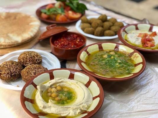 عمان ليست دابوق وخلدا يا حكومة ،، والمطاعم السياحية ليست انظف من الشعبية