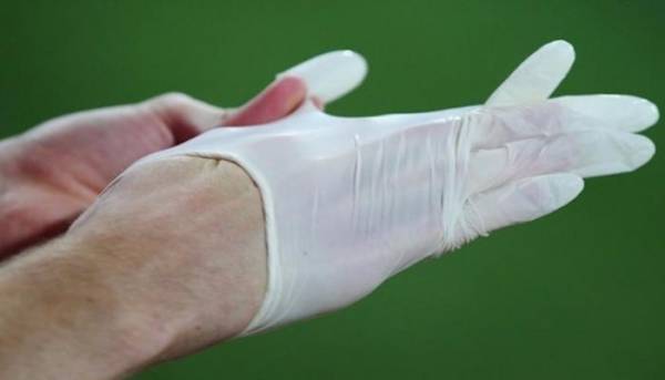 تحذير من القفازات أحادية الاستعمال أمام كورونا