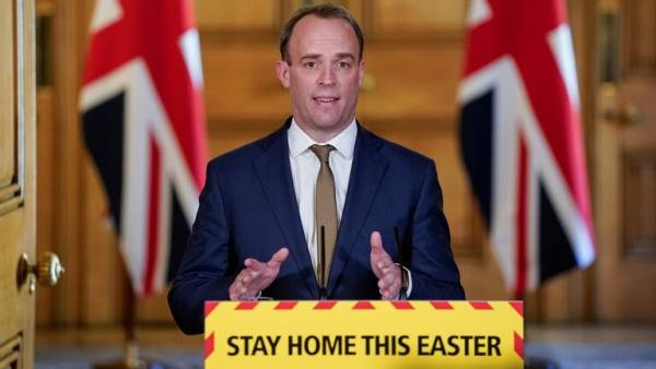 السلطات البريطانية تمدد إجراءات العزل العام لمدة 3 أسابيع لمنع انتشار فيروس كورونا