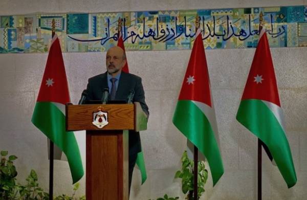 رئيس الوزراء: الحماية الاجتماعية تستهدف (400) ألف أسرة.. والحكومة اتخّذت 220 قرارا لكورونا (تفاصيل)