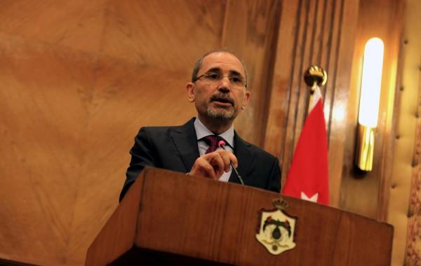 الصفدي: منصة إلكترونية للتسجيل لعودة الطلبة من الخارج