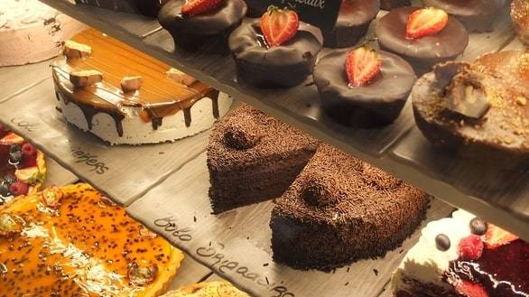 لمصلحة من تجاهل قطاع الحلويات وعدم السماح له بالعمل ؟؟