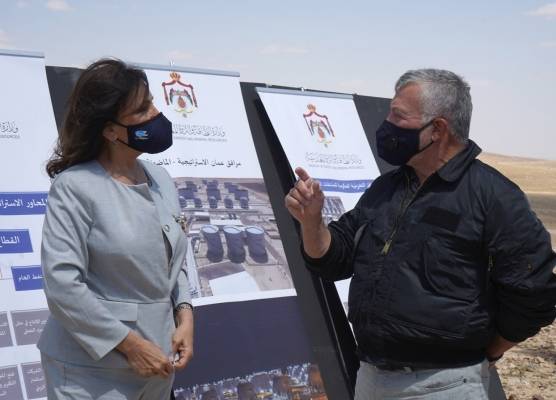 الملك يوجه للاستفادة من انخفاض أسعار النفط لتعزيز المخزون الاستراتيجي ـ صور