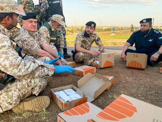 ولي العهد يزور نقطة تفتيش