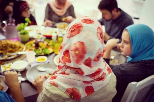 الحكومة تحسم موضوع العزائم والولائم في شهر رمضان