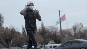 الحكومة تناشد .. لا خدمة حكومية او خاصة او بيع لمن لا يرتدي قفازات وكمامات