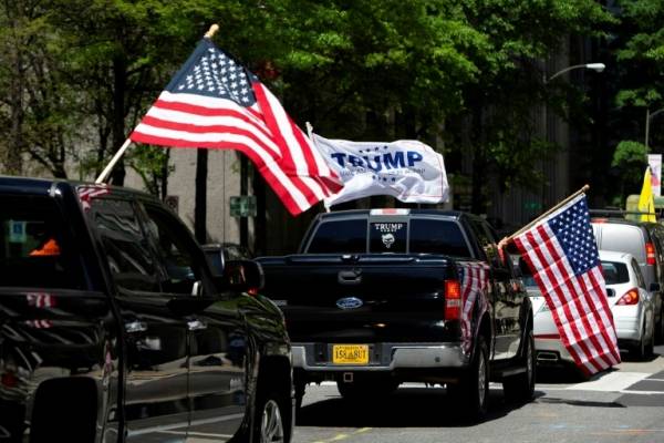 ترامب يحد من الهجرة وتظاهرة جديدة ضد الحجر في الولايات المتحدة