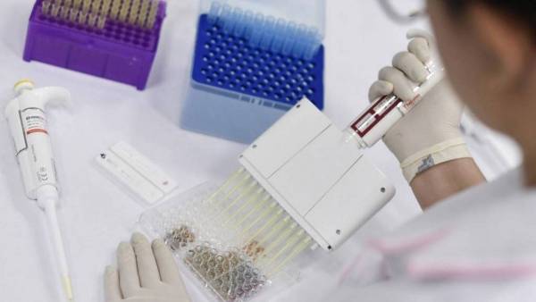 وكالة الأدوية الأوروبية تحذّر من آثار خطيرة لدواء ينادي ترامب باستخدامه ضد كورونا