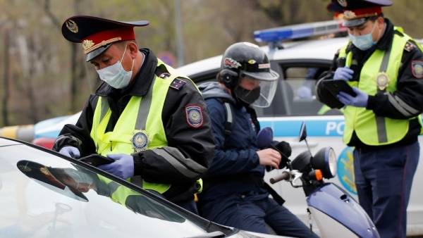 كازاخستان : تغريم شخصية شهيرة بعد خرقها قواعد الحجر