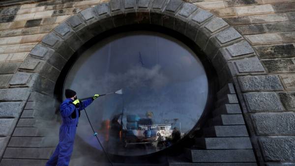 كورونا.. أول دولة أوروبية تفتح حدودها