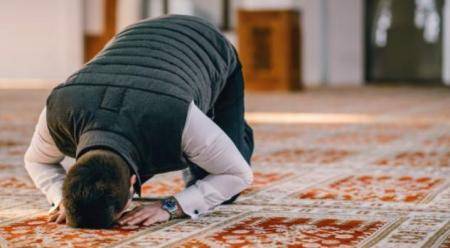 صلاة التراويح في البيوت رفع للبلاء ووقاية للنفس من الوباء