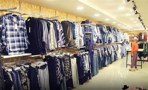 بدء البيع المباشر في قطاع الألبسة والأحذية