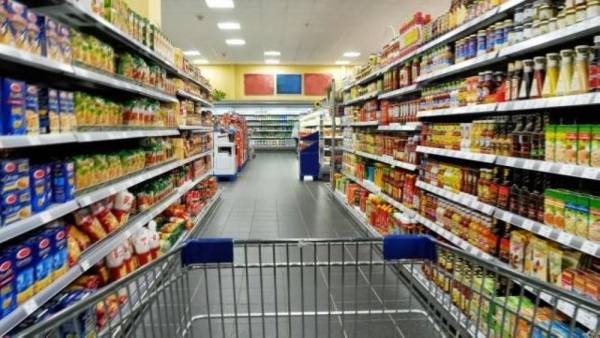 أين وزير الصناعة والتجارة من حيتان البندورة واللحوم الحمراء الذين استغلوا المواطنين ؟