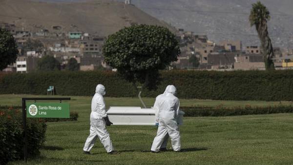 وفاة 17 شرطياً جراء إصابتهم بفيروس كورونا في البيرو