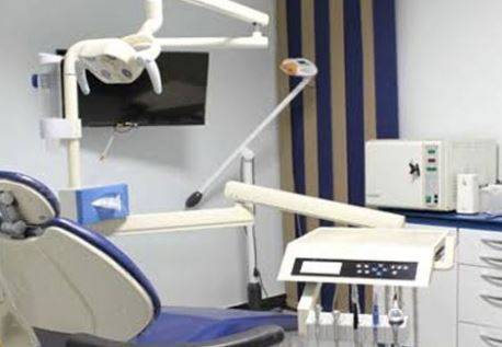 العيادات والمختبرات الطبية تبدأ باستقبال المرضى والمراجعين