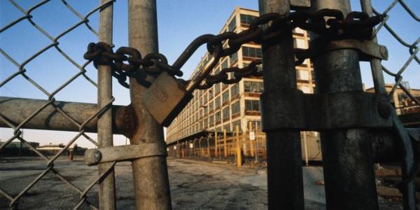 الزرقاء: إغلاق مصنع لإنتاج الكمامات الطبية لمخالفته الاشتراطات الصحية