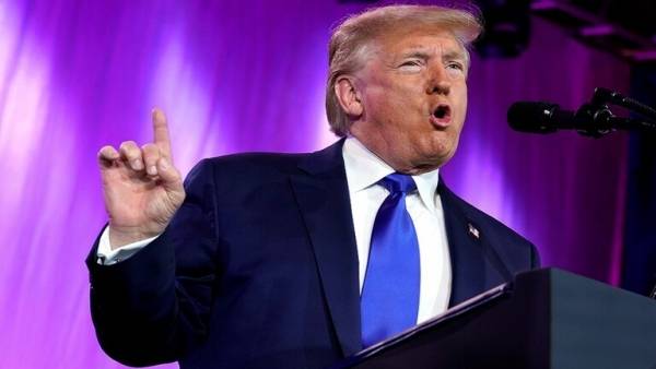 ترامب يفاخر ويقدم تفسيرا وحيدا لسبب تسجيل مليون إصابة بكورونا في أمريكا