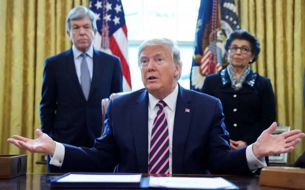 ترامب يدرس إجراء اختبارات فيروس كورونا لمسافري الرحلات الدولية