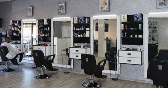 إيقاف 25 صالون حلاقة بالزرقاء