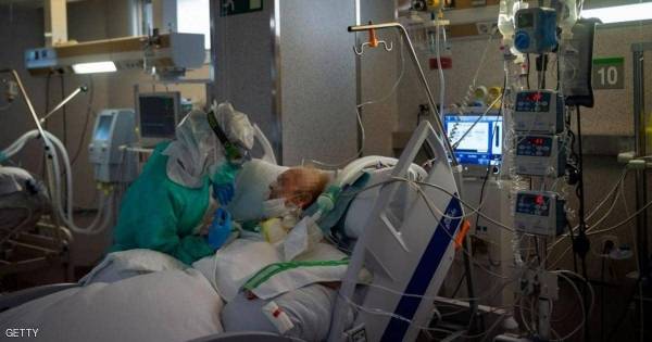 أطباء يحددون 5 أمراض جلدية مرتبطة بفيروس كورونا