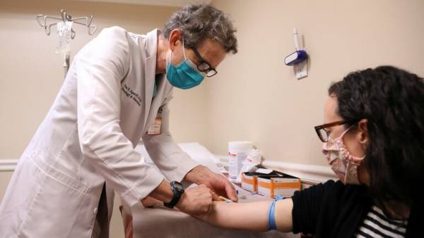 وفيات كورونا تقترب من ربع مليون