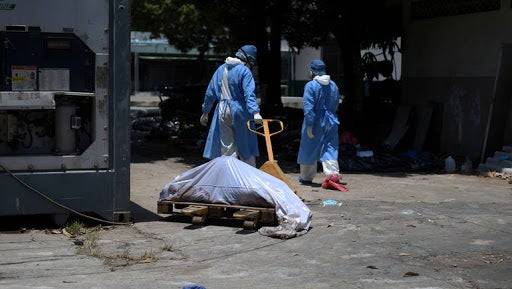 الجثث تتكدس في حمامات المستشفيات.. ورئيس الإكوادور: انهيار النظام الصحي