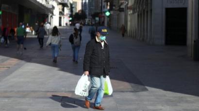 بعد (48) يوم عزل .. الاسبان يعودون الى الشارع