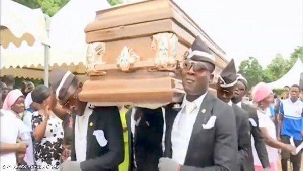 هل شاهدت رقصة التابوت في زمن كورونا؟ إليك قصتها