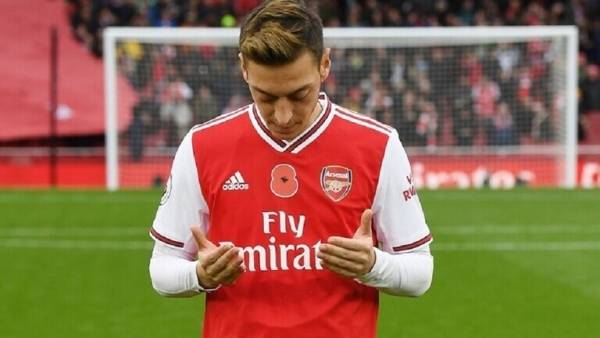 أوزيل يتبرع لدعم تقديم وجبات الإفطار في رمضان