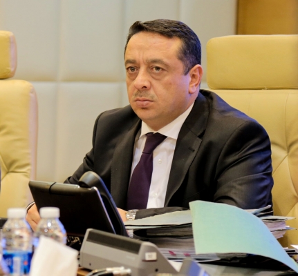 لماذا الاستعانة بـ سامي الداود دون غيره؟؟