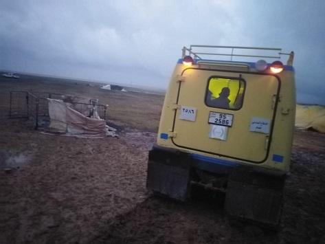 إنقاذ 8 أشخاص داهمتهم السيول في معان