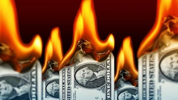 حاول تنظيف النقود من الكورونا..فوضعها في الميكروويف .. (فيديو)