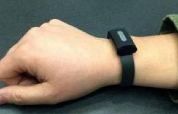 10 آلاف إسوارة إلكترونية لتتبع المحجورين منزليًا