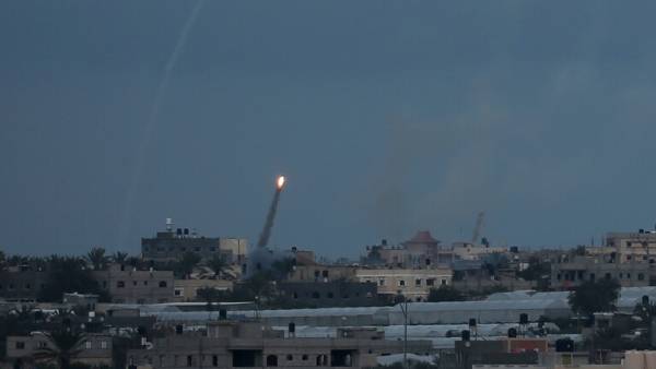 الجيش الإسرائيلي يقصف مرصدا للفصائل في غزة بعد إعلانه إطلاق صاروخ من القطاع