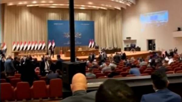 رئيس الحكومة العراقية مصطفى الكاظمي يؤدي اليمين الدستوري