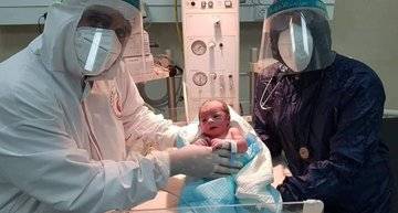 أول طفل لأم مصابة بكورونا بفلسطين