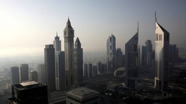 الإمارات تسجل قفزة جديدة في الإصابات بفيروس كورونا