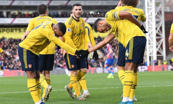 لا بصق لا احتفالات لا تبادل أقمصة.. إجراءات صارمة لاستئناف الدوري الإنجليزي