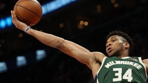 قرصنة حسابات لاعب والإساءة إلى نجم كرة السلة الراحل