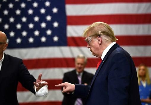 لماذا لا يرتدي ترامب الكمامة؟