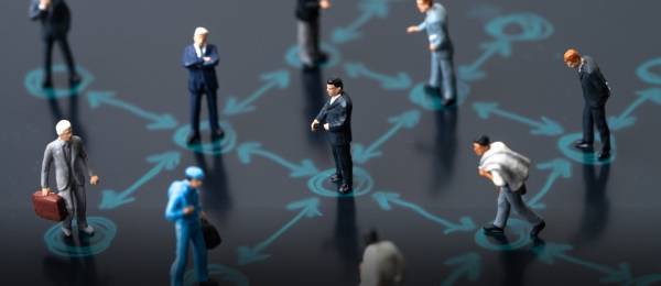 فيروس كورونا: لماذا سيستمر التباعد الاجتماعي لبعض الوقت؟