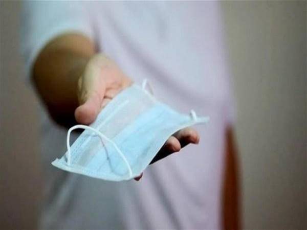 تحذير من وضع الكمامات في الميكروويف