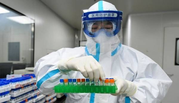 الكشف عن سبب إصابة الرجال بكورونا أكثر من النساء